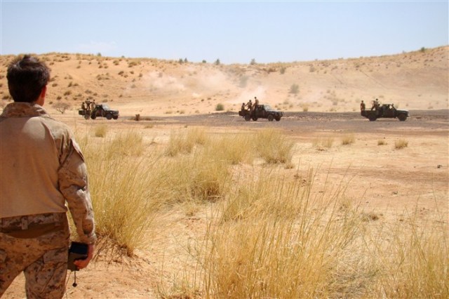 US Navy SEAL instructor observes Malian soldiers in live fire exercise, Gao, 2009